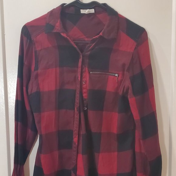 Maurices Small Red Zippered Flannel - Picture 1 of 4
